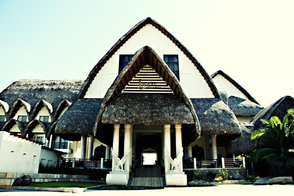 Java Hotel Laoag Buitenkant foto