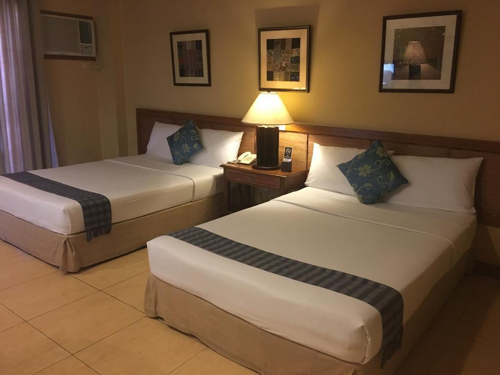 Java Hotel Laoag Buitenkant foto