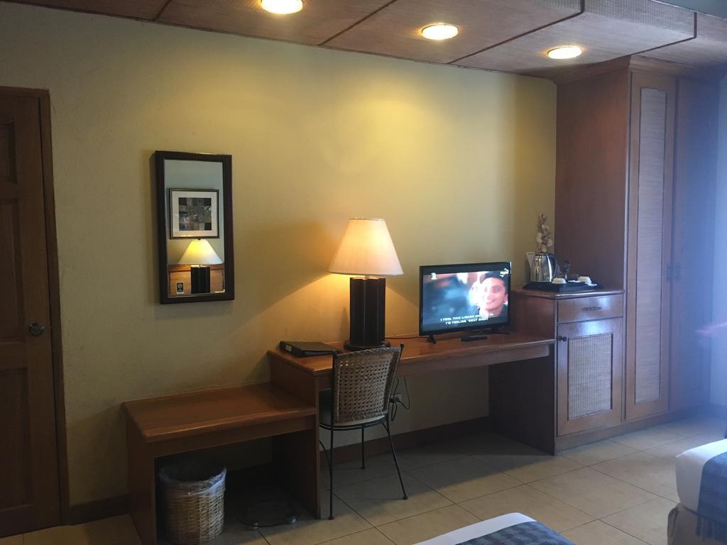 Java Hotel Laoag Buitenkant foto